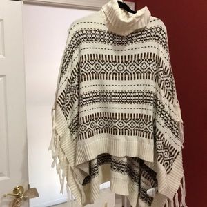 Very warm turtleneck poncho ivory color